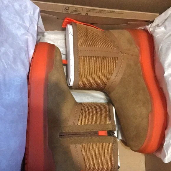 COPY - UGG MINI BOOT - Picture 2 of 6